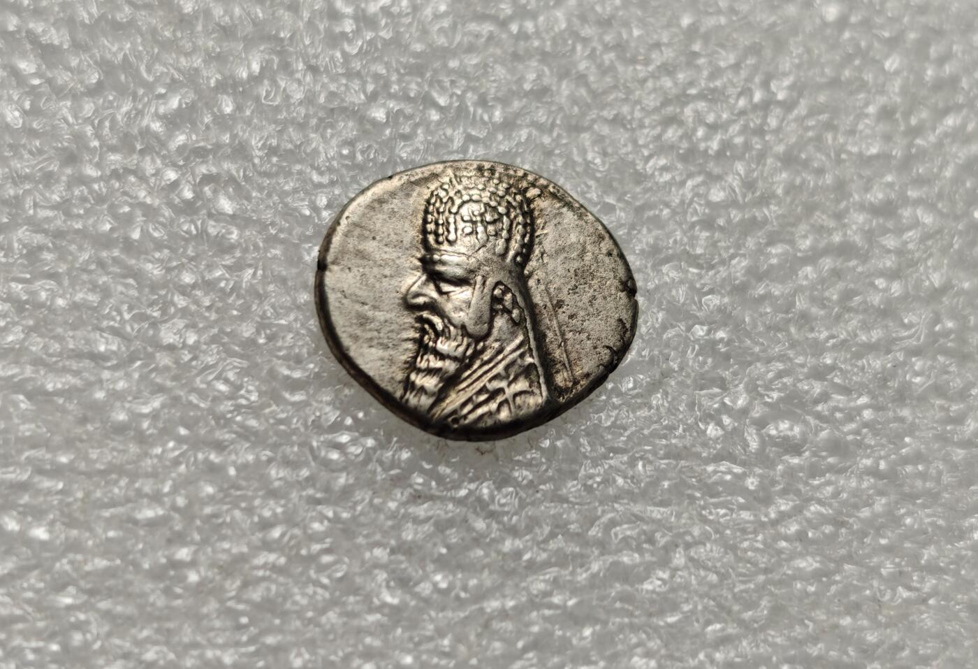 瓶子🏺第216期拍卖会  帕提亚安息帝国米特拉达特斯二世一德拉克玛银币 公元前123-前88年 美品