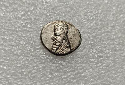 瓶子🏺第216期拍卖会 -  帕提亚安息帝国米特拉达特斯二世一德拉克玛银币 公元前123-前88年 美品