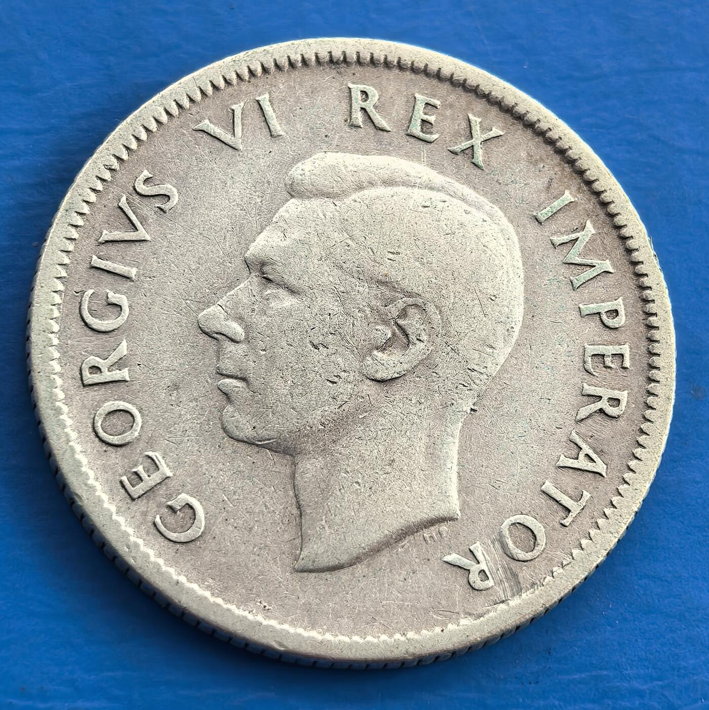 外国优质老铜币银币，周六九点倒数截拍，满百包邮，可寄存半年，喜欢朋友微信扫描二维码可直接参拍 少见南非1938年南部十字星1先令银币