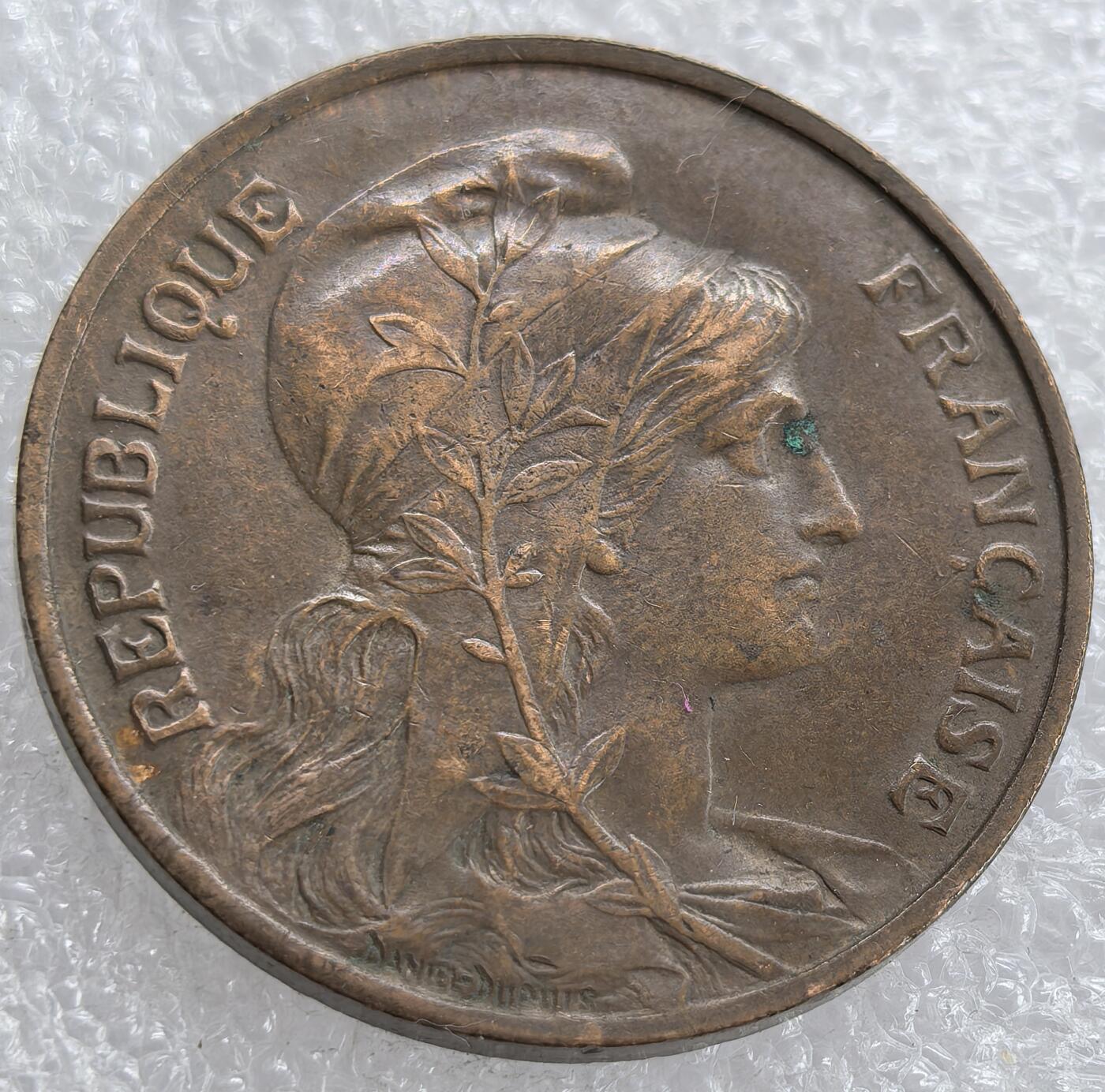 外国优质老铜币银币，周六九点倒数截拍，满百包邮，可寄存半年，喜欢朋友微信扫描二维码可直接参拍 极美品法国1900年10分，女神脸部轮廓清晰线条优美