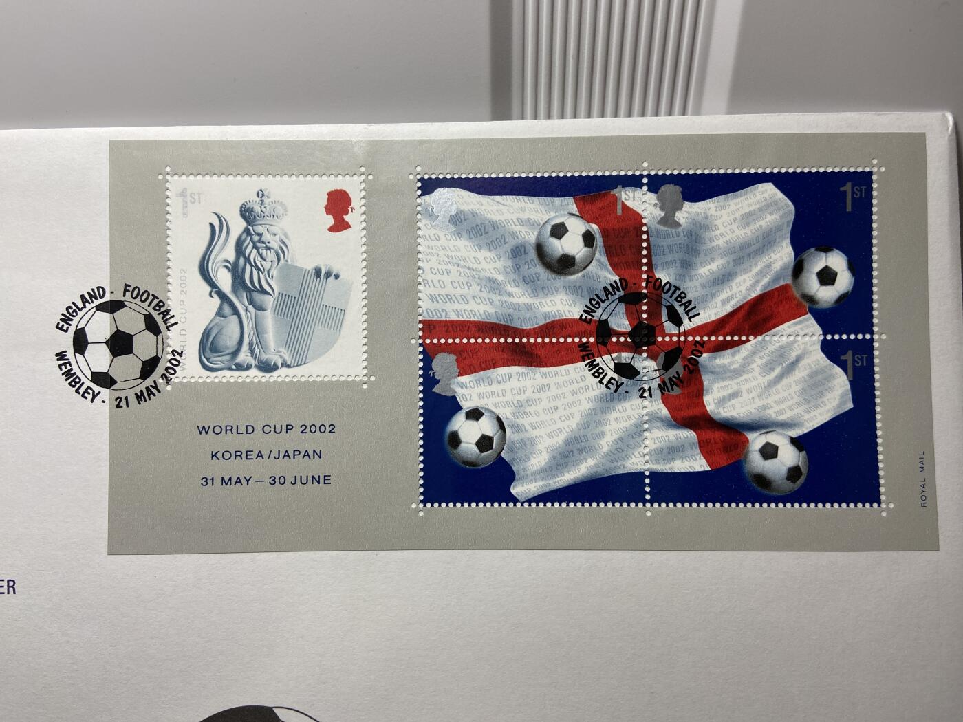 2025年第一百二十八场(总第一百五十四场）外国好品散币、邮币封和邮票场(免佣金) 大型邮币封–英国🇬🇧2002年1英镑(2002年足球世界杯纪念封))