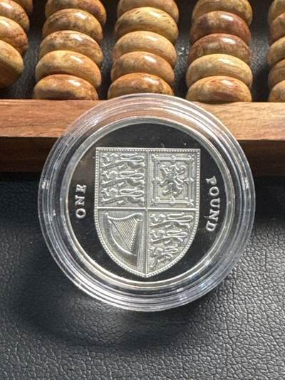 ❤️【币观天下】❤️ 第330期钱币拍卖- 2025.11.14周五晚上6点半场-长期征集拍品 - 英国2008年 盾牌1英镑硬币首年 9.5克精制银币