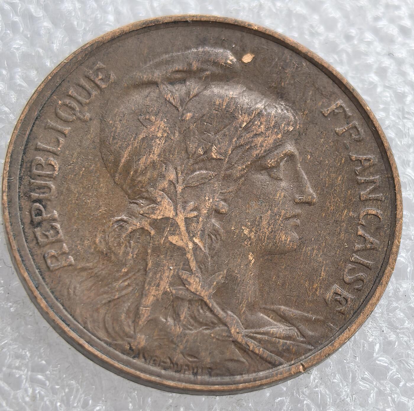 外国优质老铜币银币，周六九点倒数截拍，满百包邮，可寄存半年，喜欢朋友微信扫描二维码可直接参拍 法国1917年5分火炬版