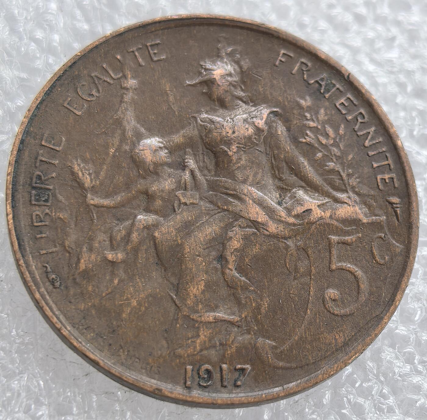 外国优质老铜币银币，周六九点倒数截拍，满百包邮，可寄存半年，喜欢朋友微信扫描二维码可直接参拍 法国1917年5分火炬版