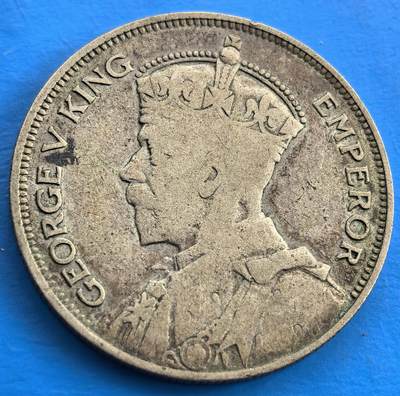 外国优质老铜币银币，周六九点倒数截拍，满百包邮，可寄存半年，喜欢朋友微信扫描二维码可直接参拍 - 新西兰1933年乔治五世国王毛利图腾半克朗银币