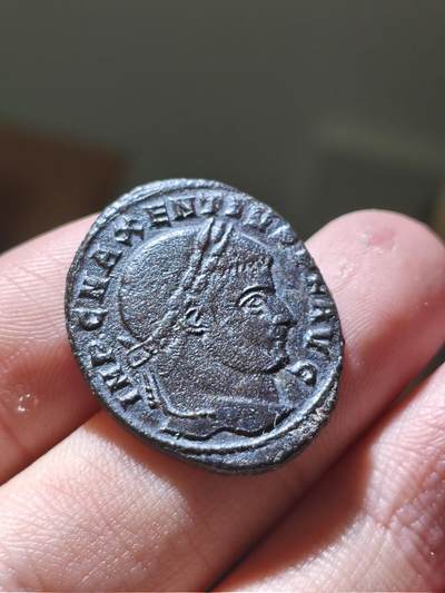 星盘世界钱币十一月二十二日古典币精品专场 - 稀少 古罗马帝国 马克森提乌斯 富利铜币  公元309-312年打制，正面为皇帝桂冠侧像，铭文为“IMP C MAXENTIVS P F AVG”意为“皇帝 凯撒 马克森提乌斯 虔诚者 幸运者 奥古斯都”