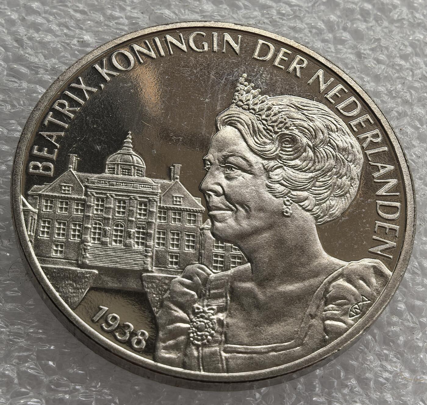 外国优质老铜币银币，周六九点倒数截拍，满百包邮，可寄存半年，喜欢朋友微信扫描二维码可直接参拍 精制荷兰代用币