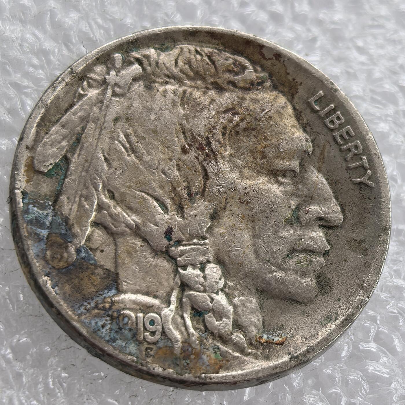 外国优质老铜币银币，周六九点倒数截拍，满百包邮，可寄存半年，喜欢朋友微信扫描二维码可直接参拍 牦牛牛角清楚，极美品美国1919年5分