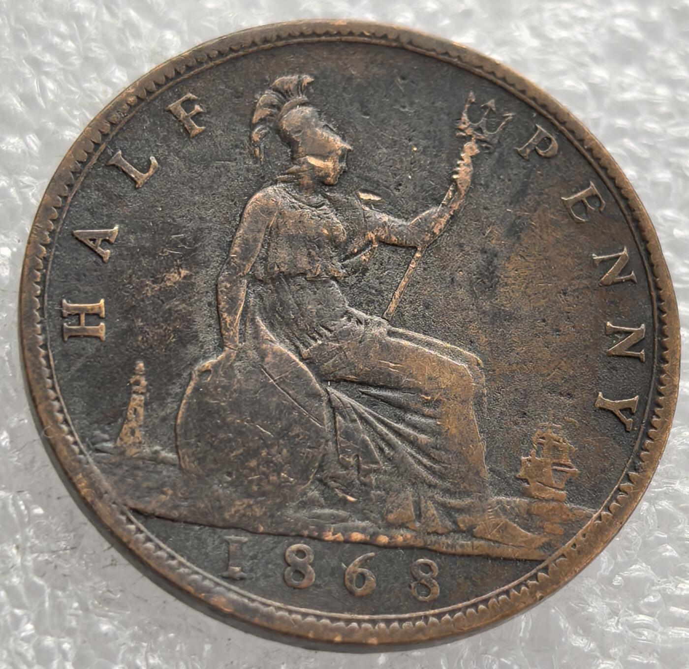 外国优质老铜币银币，周六九点倒数截拍，满百包邮，可寄存半年，喜欢朋友微信扫描二维码可直接参拍 英国1868年半便士