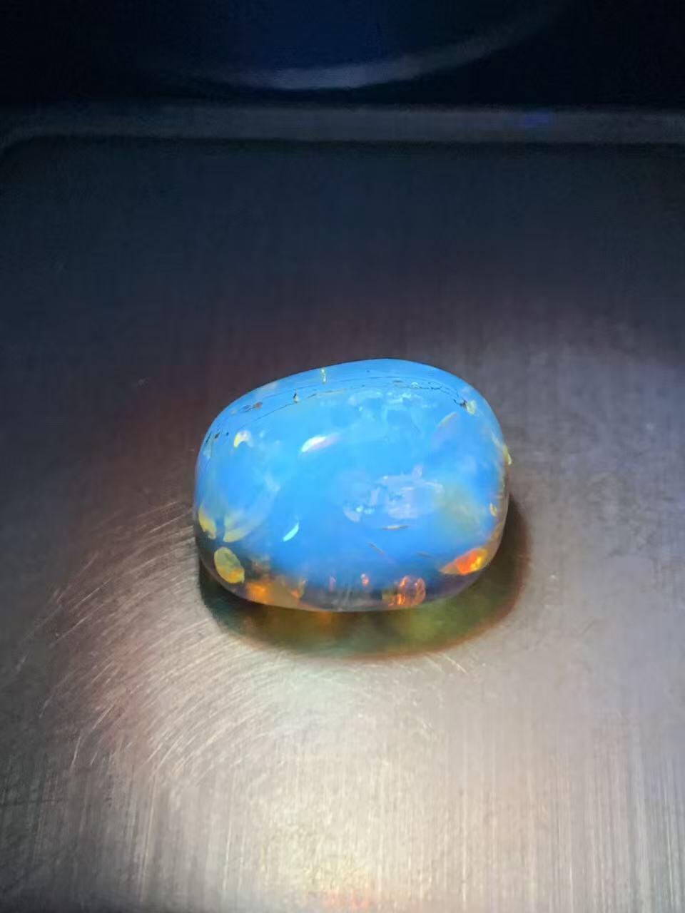 精美乌克兰花珀大随形珠一个，