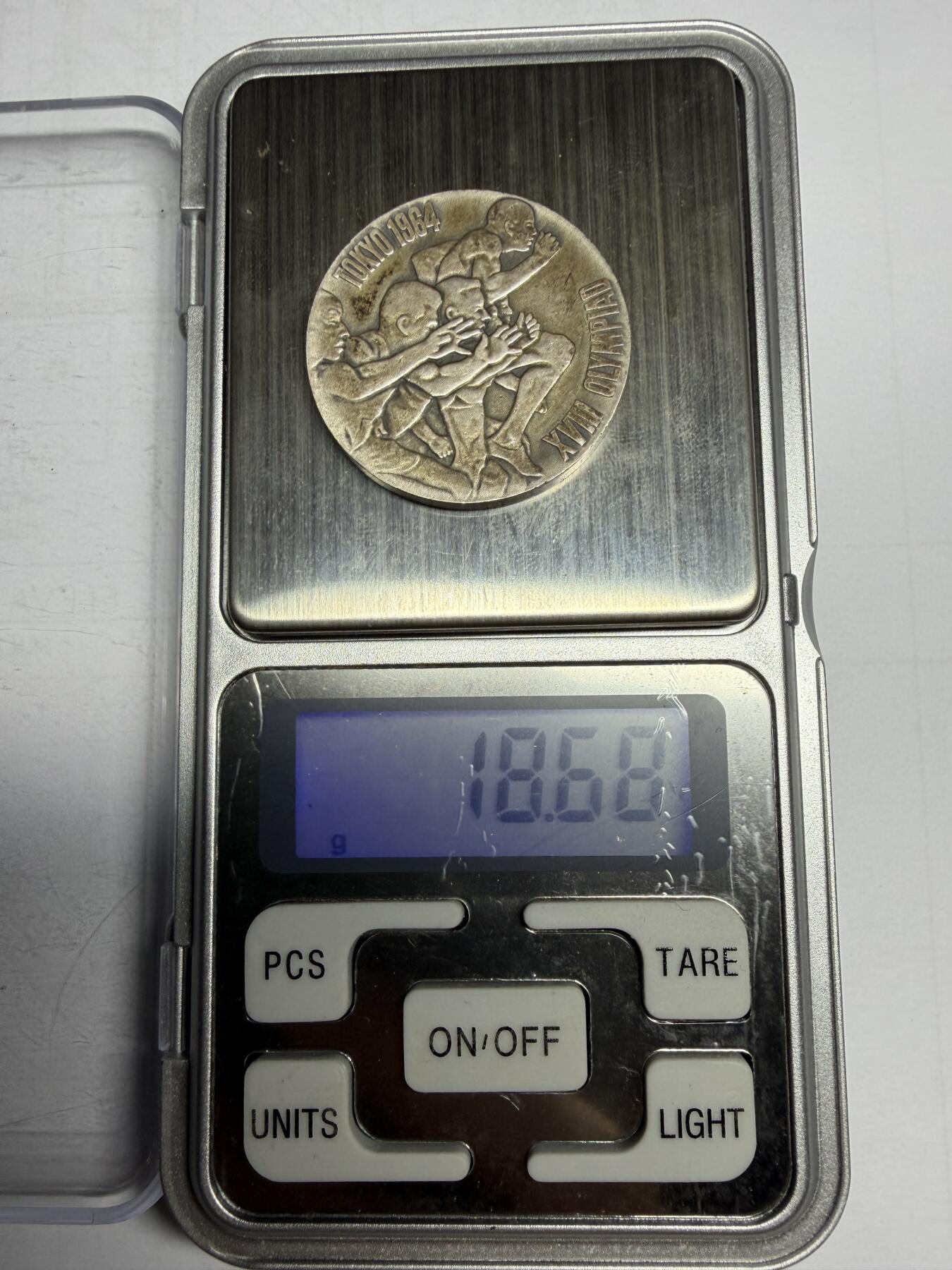 2025年集古藏今外币拍卖第十期-第5场—（总第285拍），可以寄存60天，满160元包邮。 1964年东京奥运会纪念银章，重量18.68克，925银