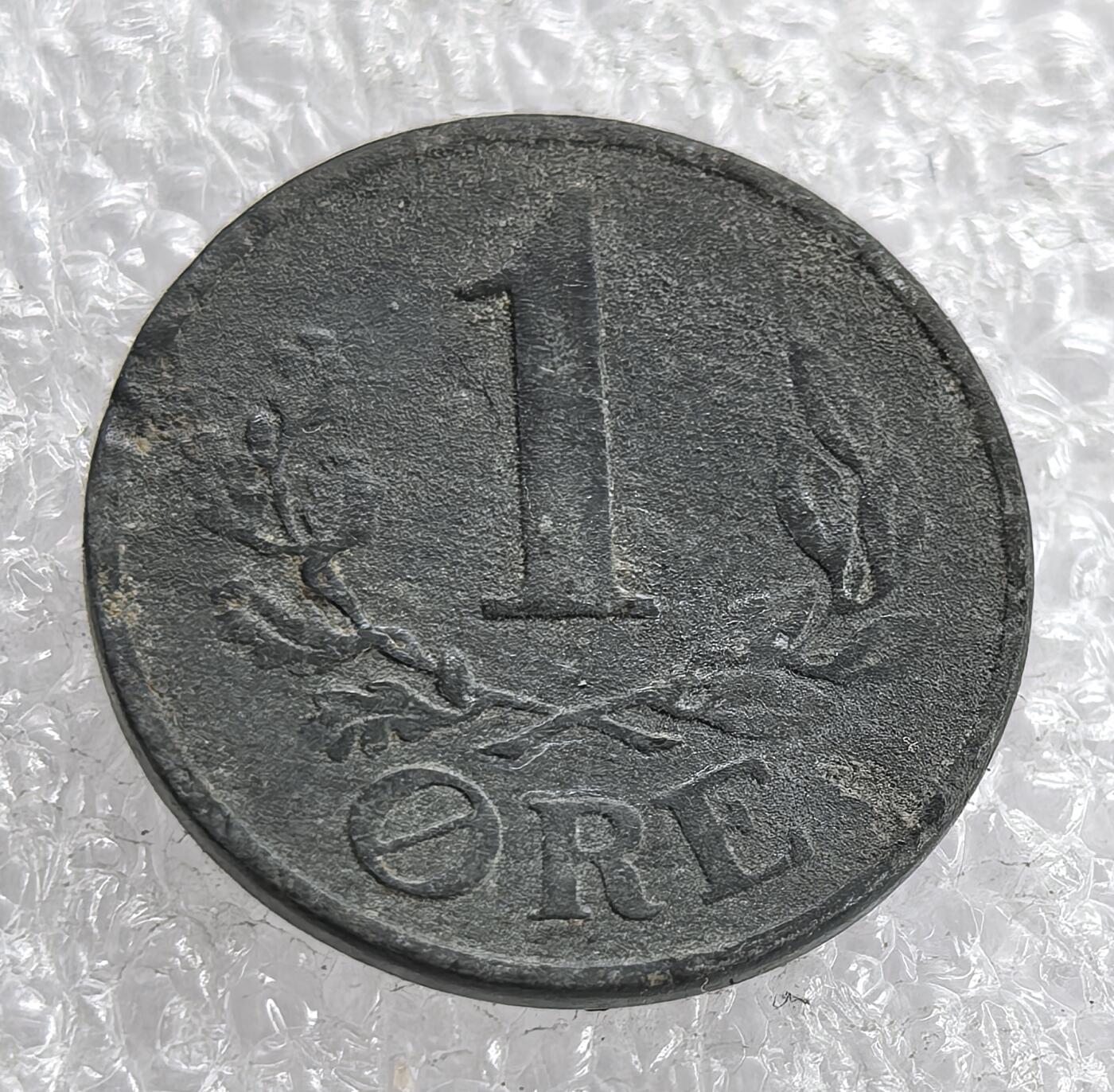 外国优质老铜币银币，周六九点倒数截拍，满百包邮，可寄存半年，喜欢朋友微信扫描二维码可直接参拍 德占丹麦1944年1欧尔