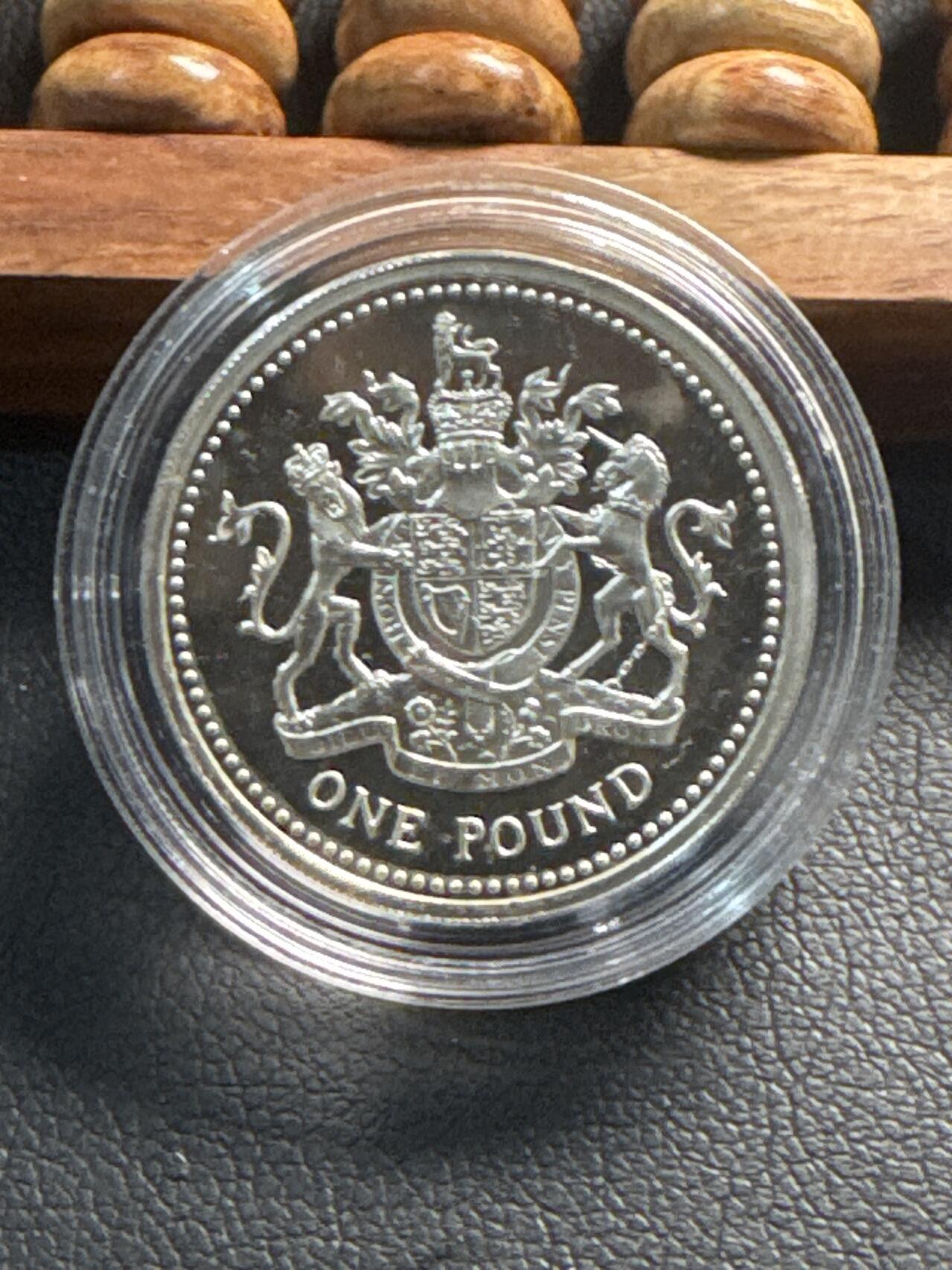 ❤️【币观天下】❤️ 第330期钱币拍卖- 2025.11.14周五晚上6点半场-长期征集拍品 英国1983年 1英镑硬币首年份 9.5克精制银币 有证书