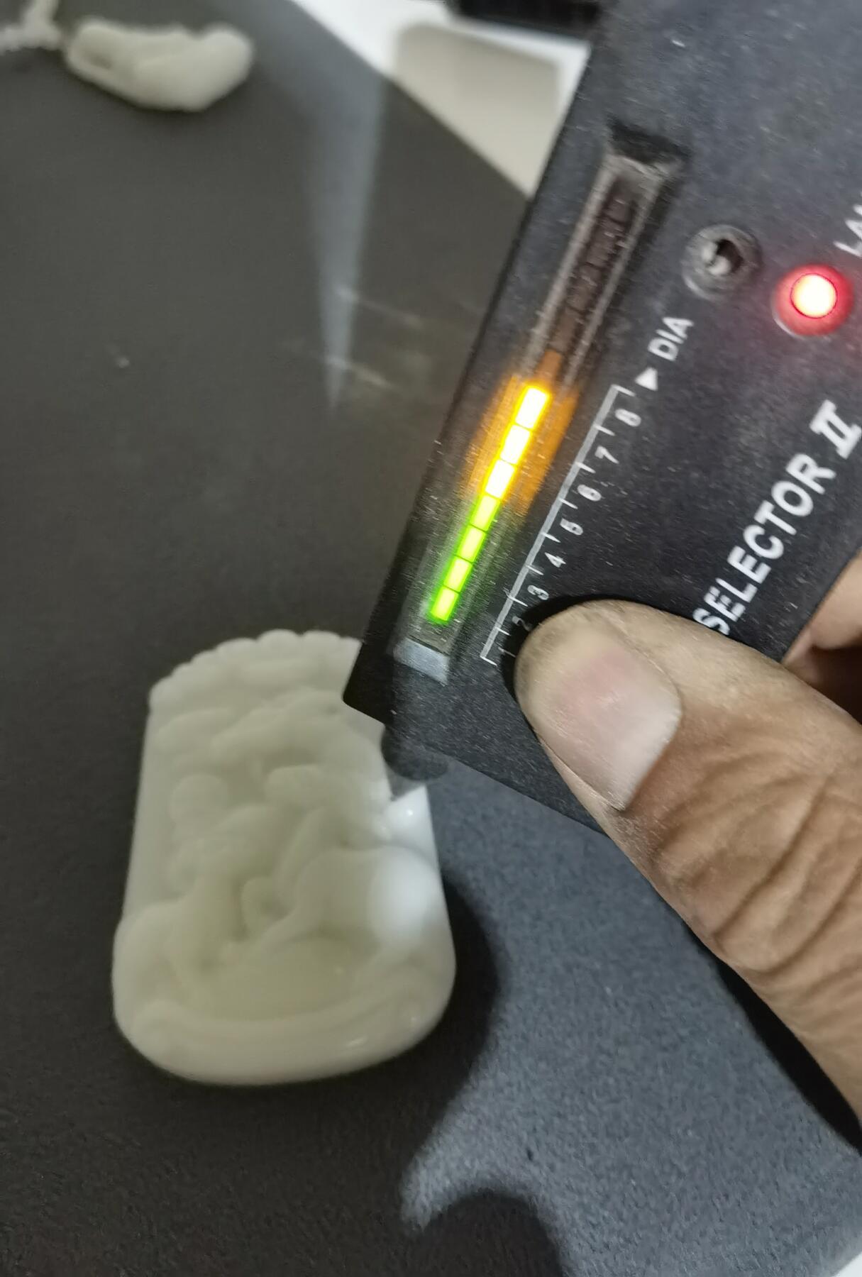 和田羊脂白玉吊坠