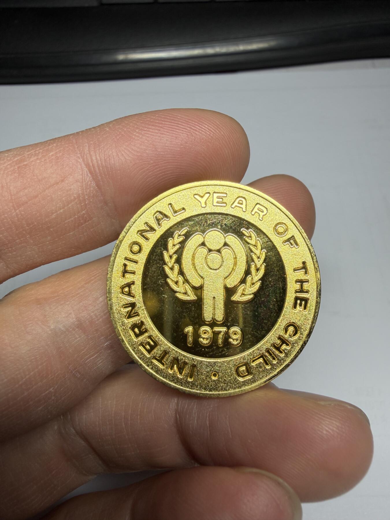 2025年集古藏今外币拍卖第十期-第5场—（总第285拍），可以寄存60天，满160元包邮。 1979年国际儿童年纪念章，直径31毫米