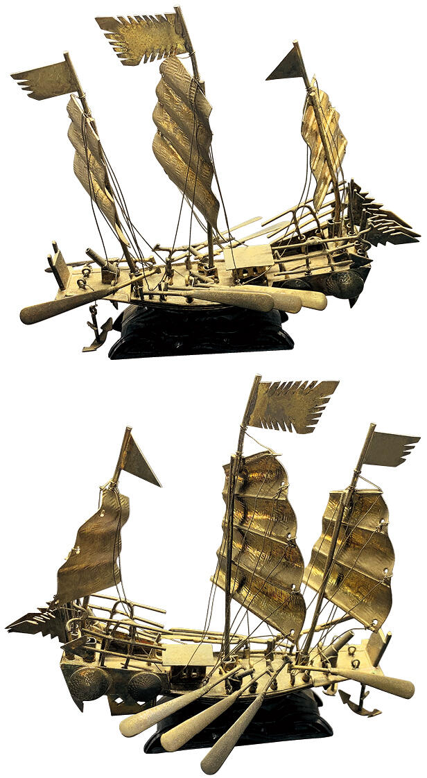 北京阿城哥拍卖2025年秋季拍卖会 清末民初银质“一帆风顺”缉捕官船摆饰一件，带原木座，长：230mm，高（带座）：200mm，重量（带座）：218.7克，整器仿中国四大古船之广船造型，以锤揲、錾刻等技法精制而成，船体细长，首部尖，尾部宽，船帆、桅杆、船桨、舵叶、船锚、火炮等无一不备，兵士们各司其职，真实还原了一艘清代海上缉捕官船的样貌，船尾护板外侧錾“一帆风顺”四字，帆旗上打“营口济发”款，制作工艺精湛，完整保存至今，甚为难得，近