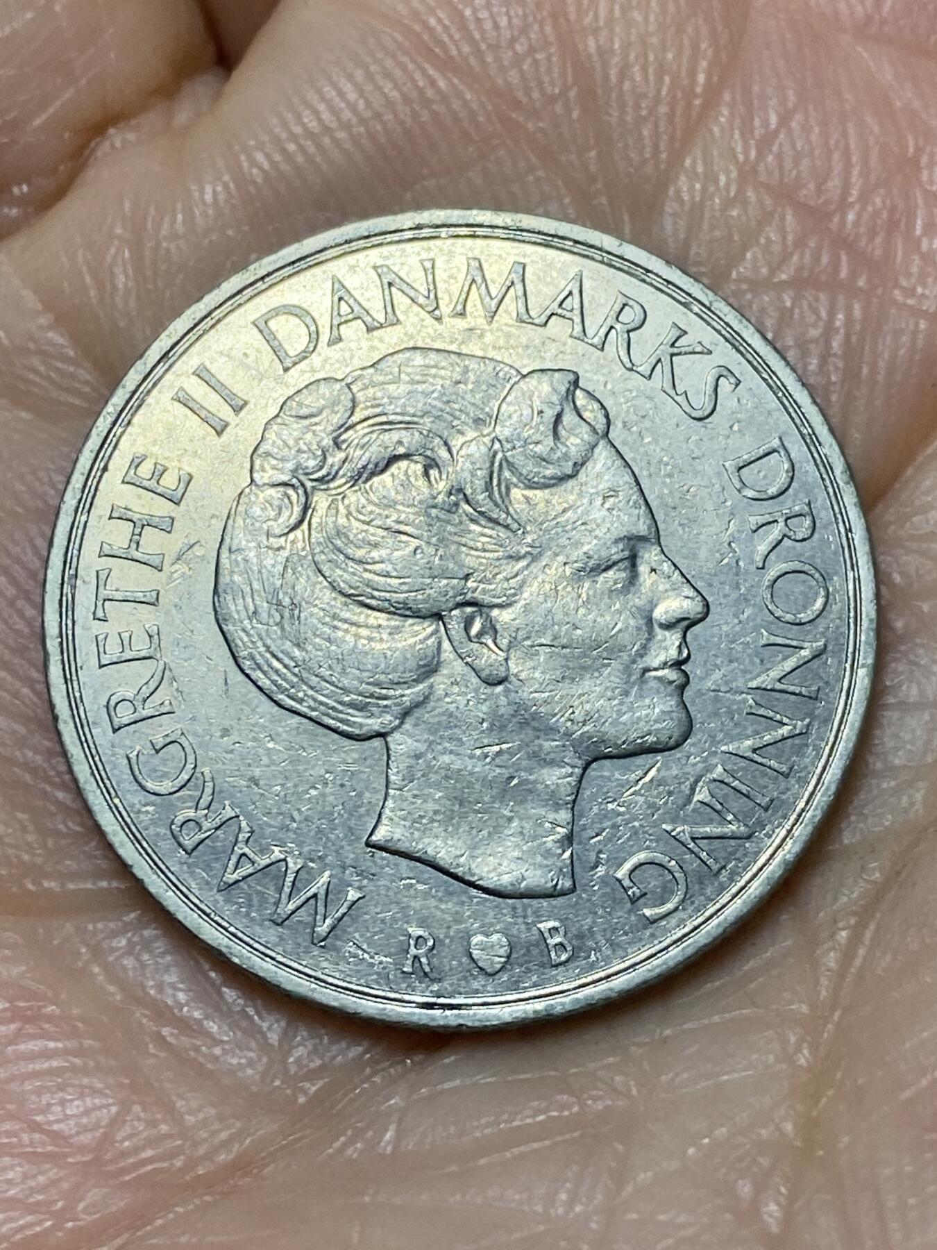 2025年第一百二十八场(总第一百五十四场）外国好品散币、邮币封和邮票场(免佣金) 丹麦🇩🇰1983年1克朗(玛格丽特二世第三版，R; B版)