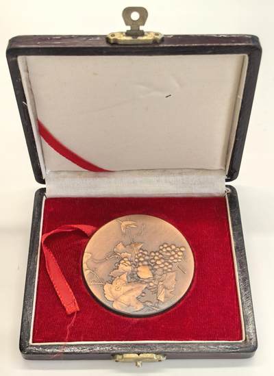 博洋堂世界钱币拍卖第146期（全场包邮） - 中国铜章 上海造币厂60毫米 手工雕刻 宋人画选之葡萄虫草图 原盒