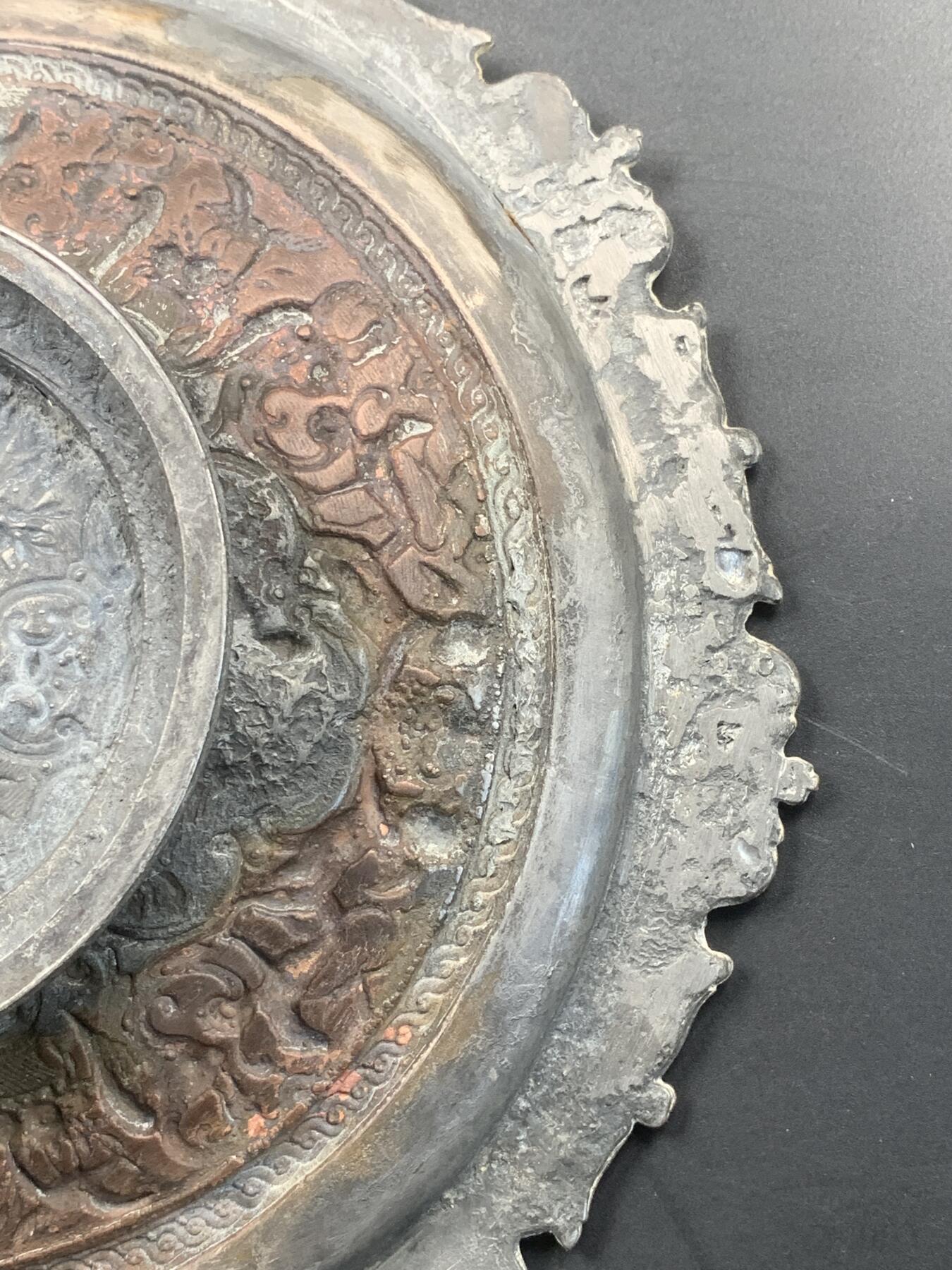 掌中浮雕-藏着的欧洲第041场 英国高浮雕镀银铜盘（带提手），从装饰风格看很可能是英国Elkington公司的产品，直径约21厘米