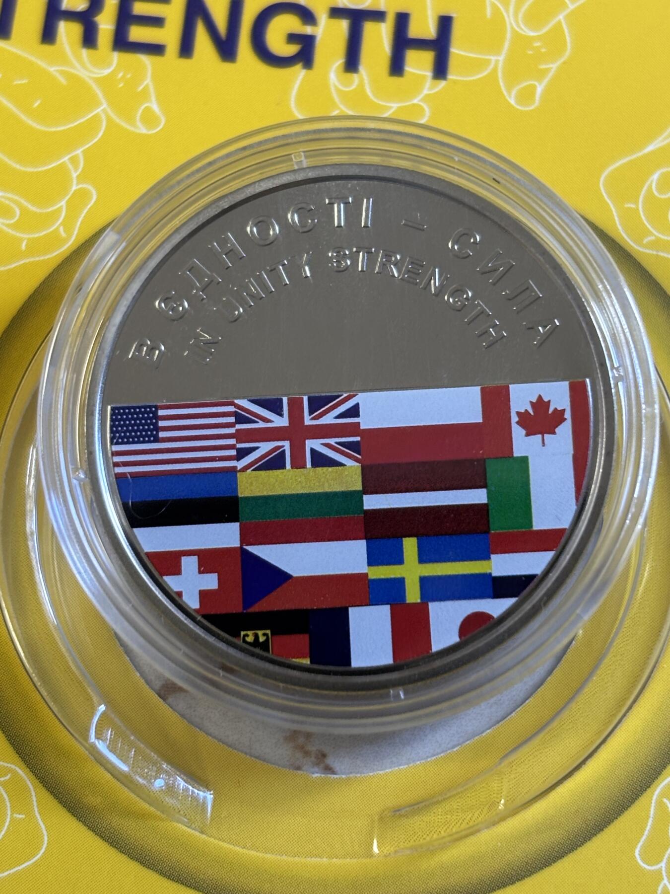 第181期拍卖 卡装乌克兰2022年团结的力量铜镍合金彩色纪念币