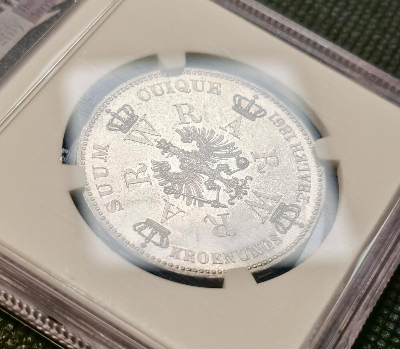 甄臻铺-世界币章拍卖（第39期）送拍享返佣金等优惠多多 NGC-UNCD 1861A德国普鲁士泰勒 威廉皇帝奥古斯塔皇后结婚纪念 底板有镜面效果 毛衣和皇冠很有特色