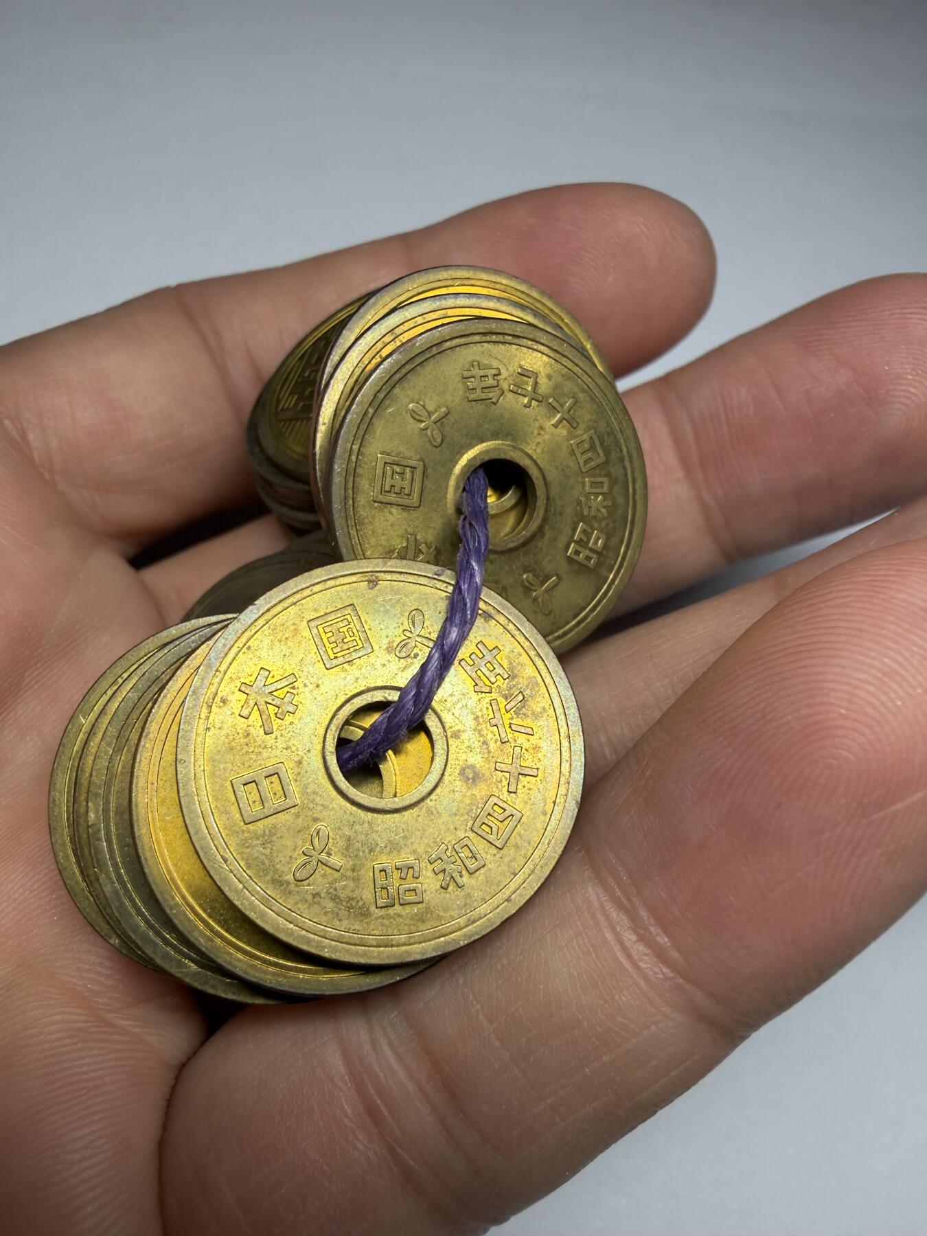 2025年集古藏今外币拍卖第十期-第6场—（总第286拍），可以寄存60天，满160元包邮。 好品幸运币昭和46、47年五元20枚