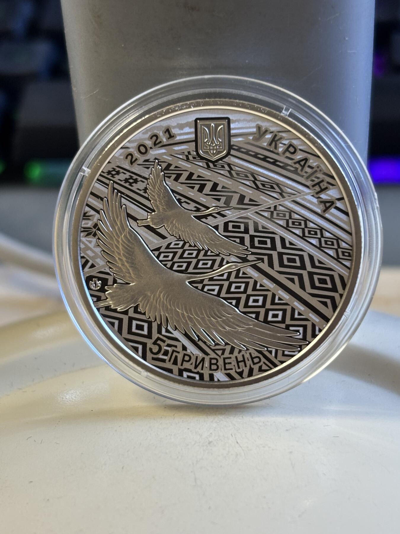 第181期拍卖 获奖卡装乌克兰2021年独立30周年彩色铜镍纪念币，获克劳斯2023年度最佳艺术币大奖