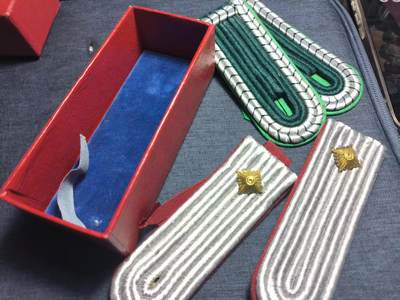 罗岚⭐爱藏⭐精品专拍第七场-分享拍场赚佣（周六有群拍，详细看简介） - 民主德国人民军、边防警察定制肩章盒一套  国家安全部（史塔西）少尉 边防准尉警察肩章