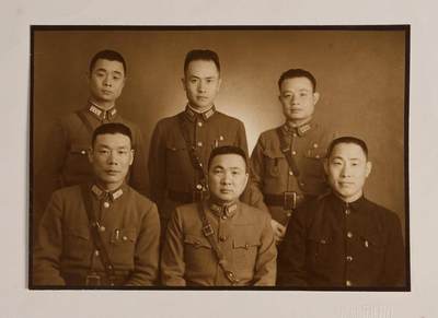 中新泰星2025年秋拍 徽章 纪念章及金银器专场 - 民国三十一年四月中国远征军军官赴缅纪念照片一张