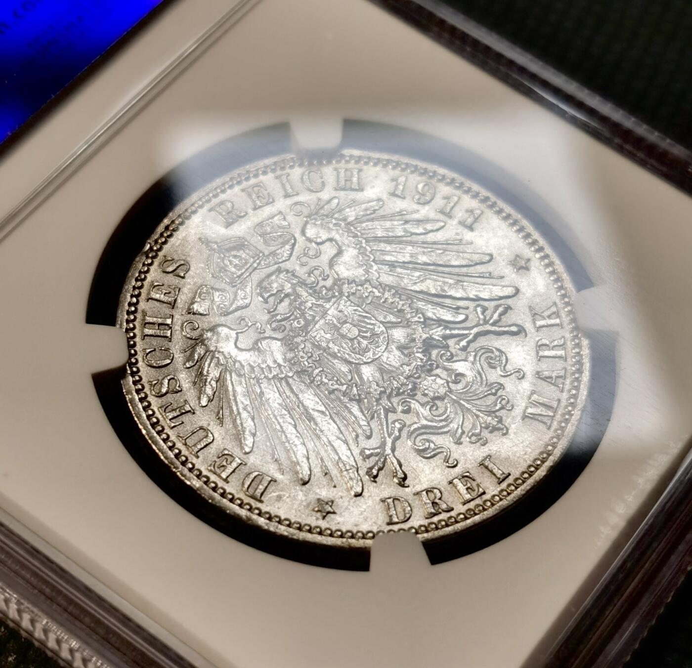 甄臻铺-世界币章拍卖（第39期）送拍享返佣金等优惠多多 NGC-AUD 1911J汉堡3马克 状态很好 淡金色彩