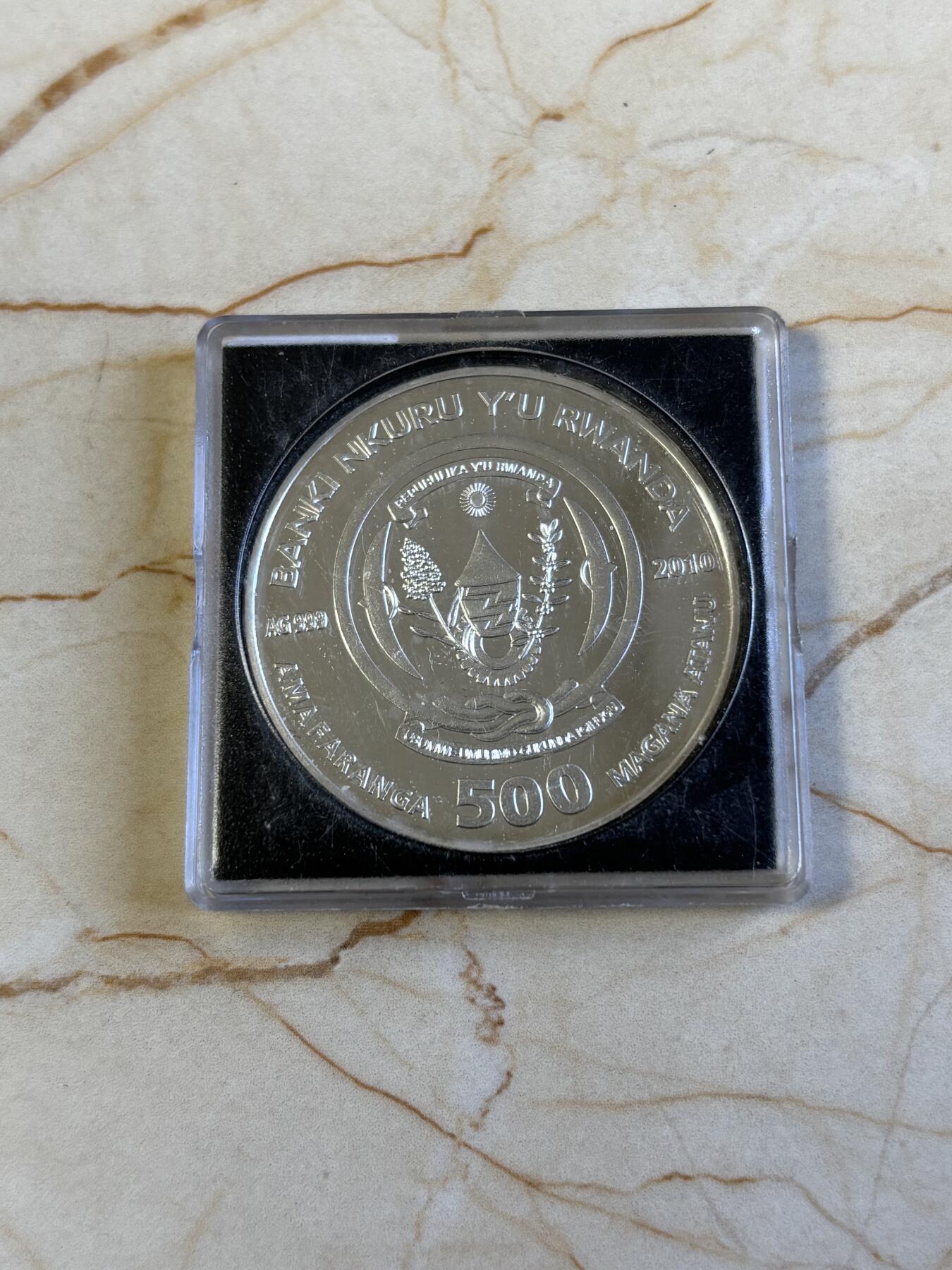 第181期拍卖 卢旺达2010年海底鱼类彩色纪念银币，20克，999银，有白斑