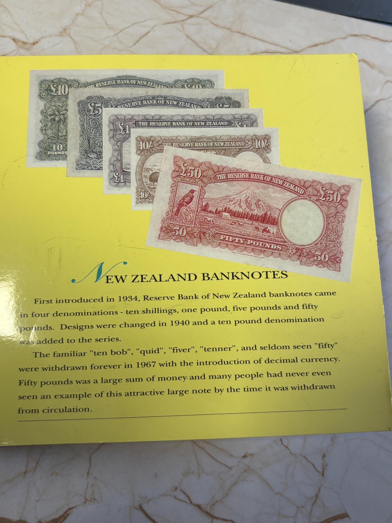 第181期拍卖 册装新西兰 1934-1983年 8枚精装套币 含2枚纪念银币，大银币含银925，重28.28克，1935年的含500银，5.65克，银价差不多340
