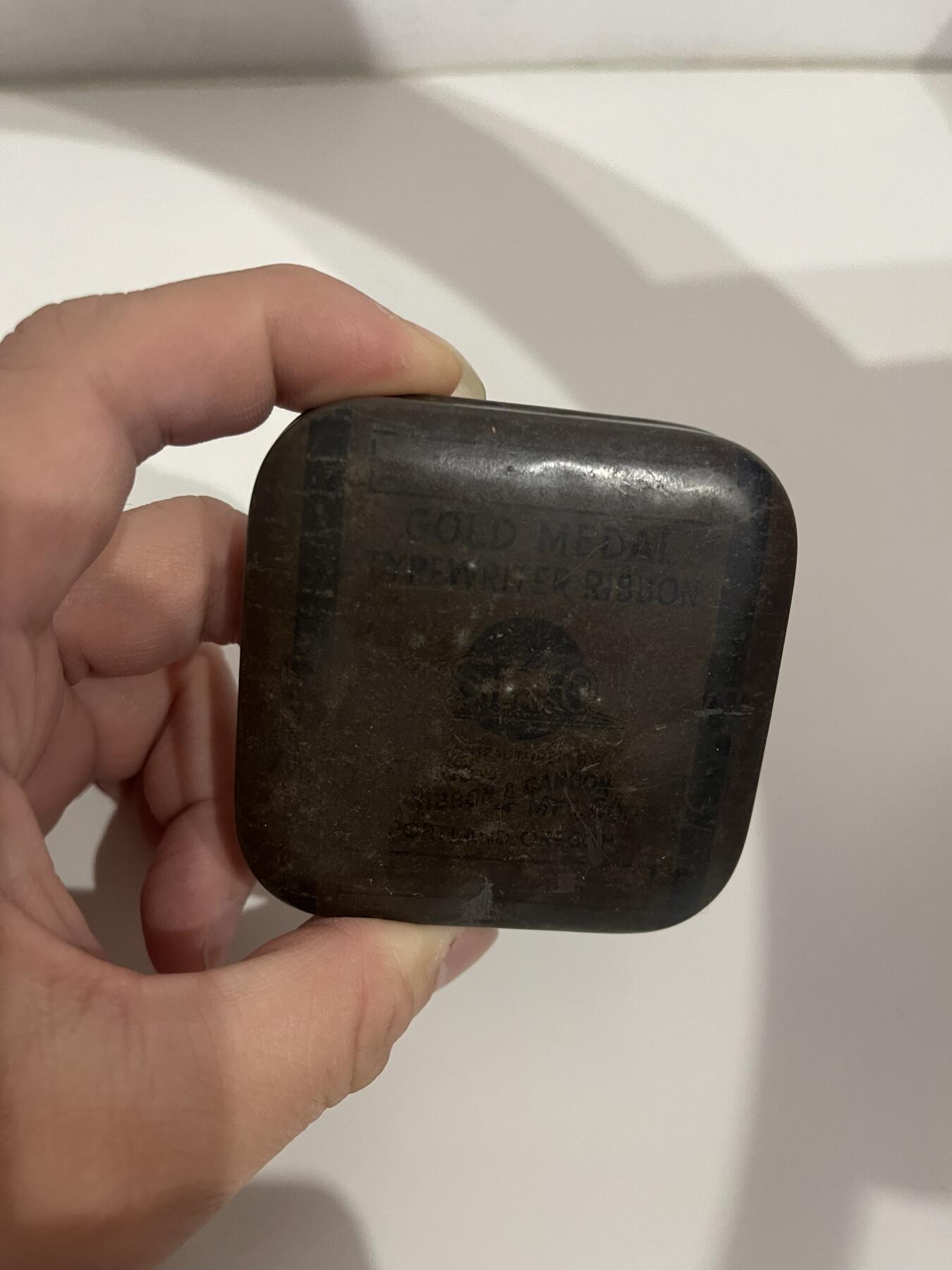 新时代收藏徽章红藏拍卖(第二十八场)  徽章纸品证书杂项 二战美国铁盒子 上面写的什么gold medal 