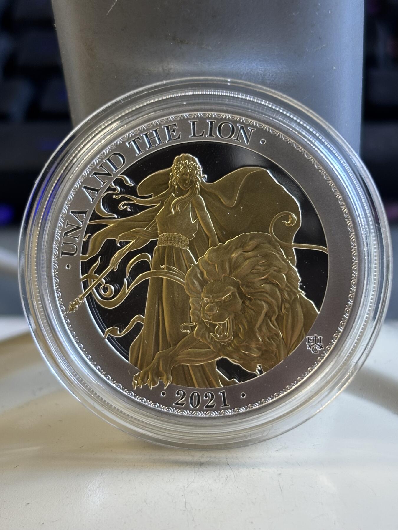 第181期拍卖 圣赫勒拿2021年尤娜和狮子系列1盎司精制镀金银币，999银镀金，发行750枚