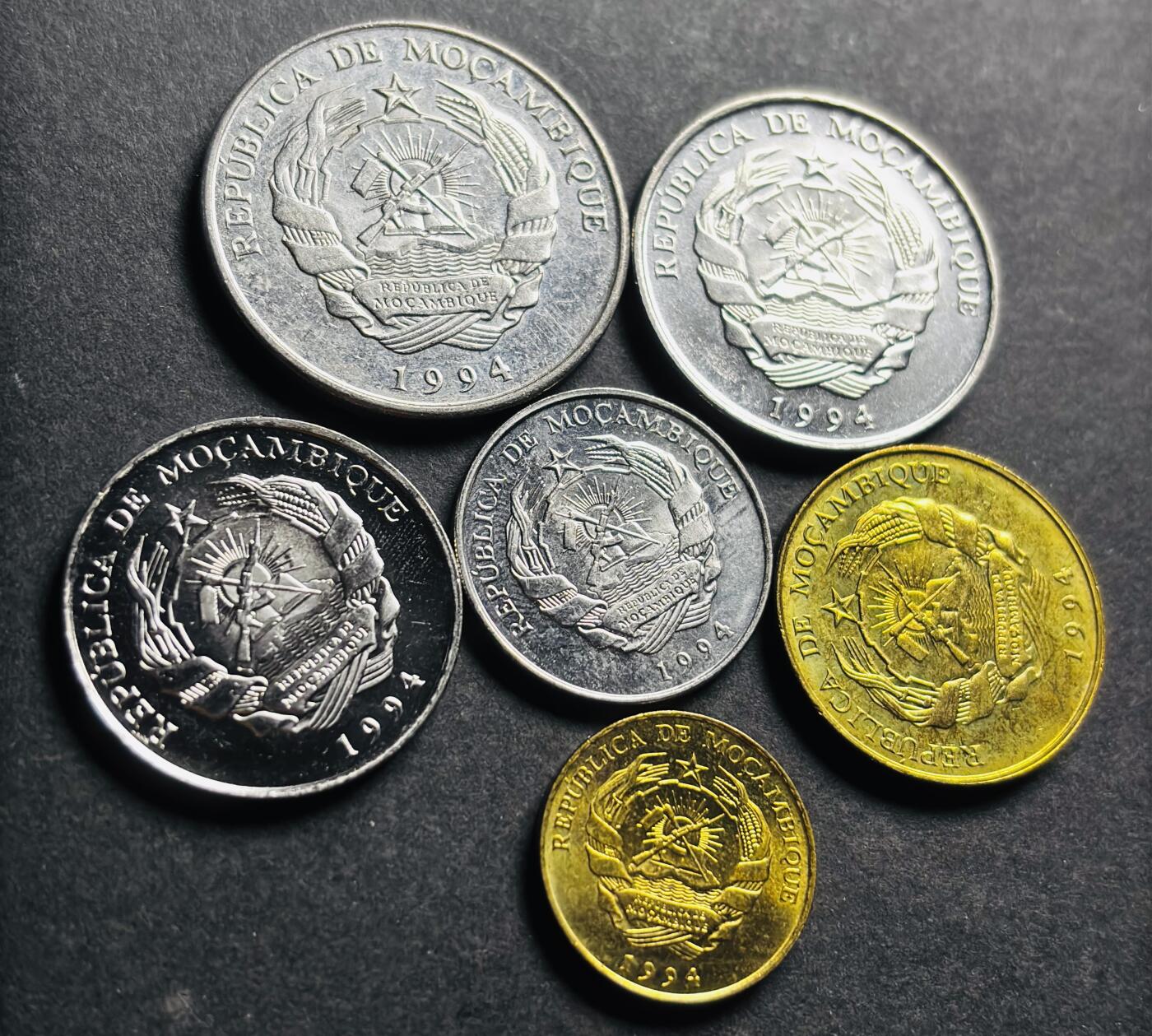 文馨钱币收藏第 281 场，【 长期接收代拍品】银元，银币，套币，纸币专场（本场截拍后休息三天，19 号发货） 全新莫桑比克 5 梅蒂卡尔——1000 梅蒂卡尔 6 枚套币，均为独年份