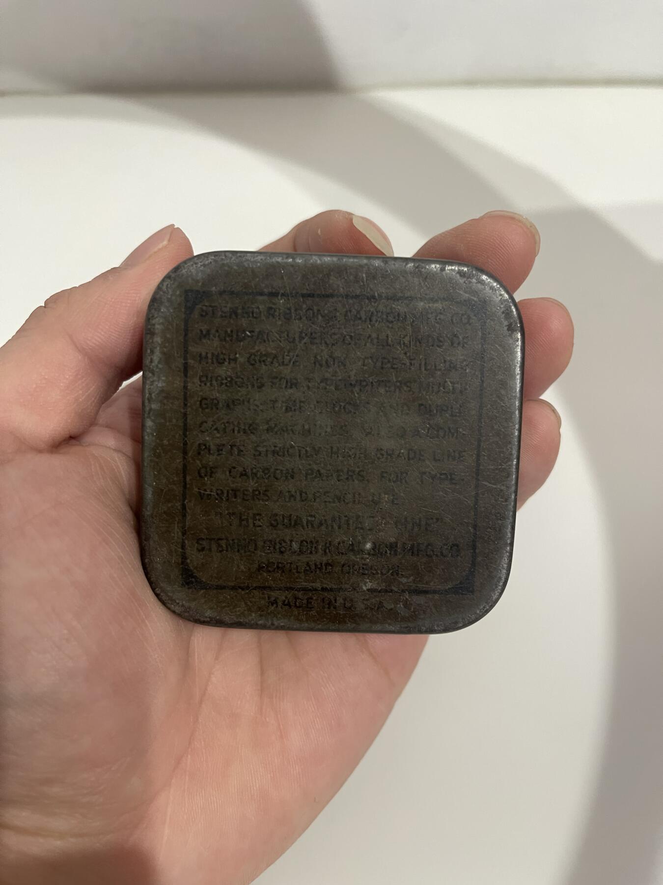 新时代收藏徽章红藏拍卖(第二十八场)  徽章纸品证书杂项 二战美国铁盒子 上面写的什么gold medal 