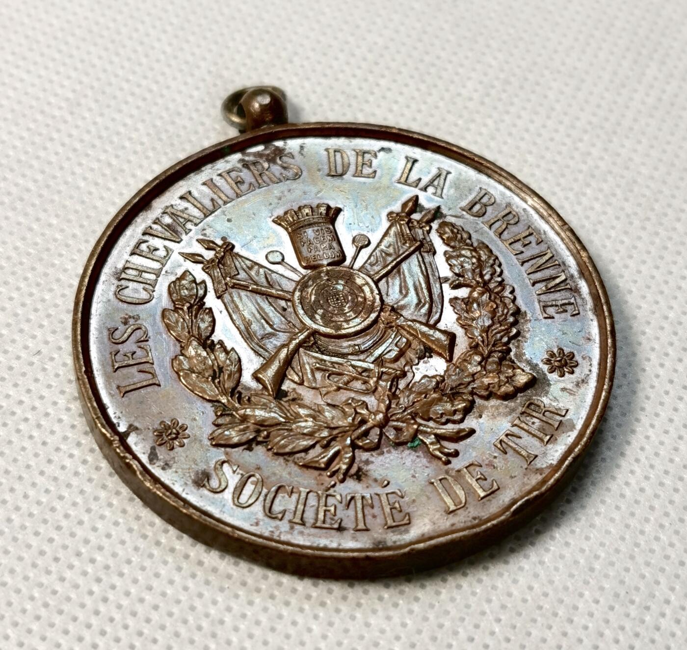 甄臻铺-世界币章拍卖（第39期）送拍享返佣金等优惠多多 法国 布雷纳骑士射击协会大铜章  50.5mm  4mm  56.4g