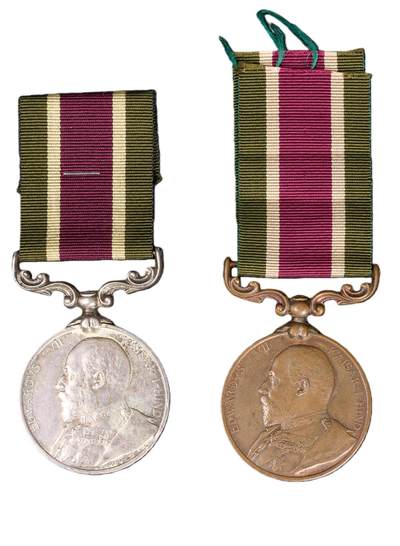 中新泰星2025年秋拍 徽章 纪念章及金银器专场 - 1903年英国银质、铜质奖章二枚一组