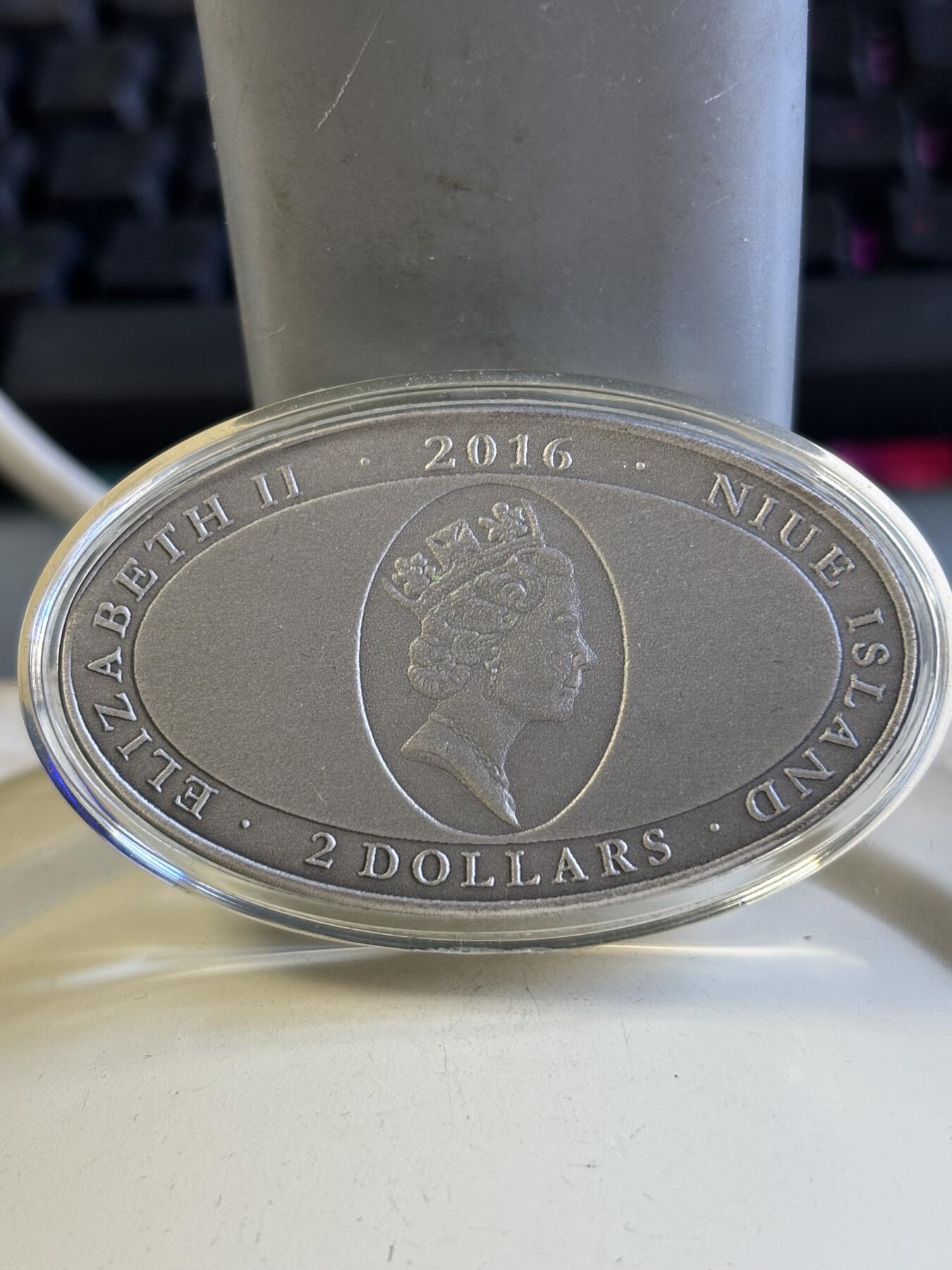 第181期拍卖 纽埃2016年动物皮肤绿树蟒彩色蟒蛇纪念银币,999银，发行700枚