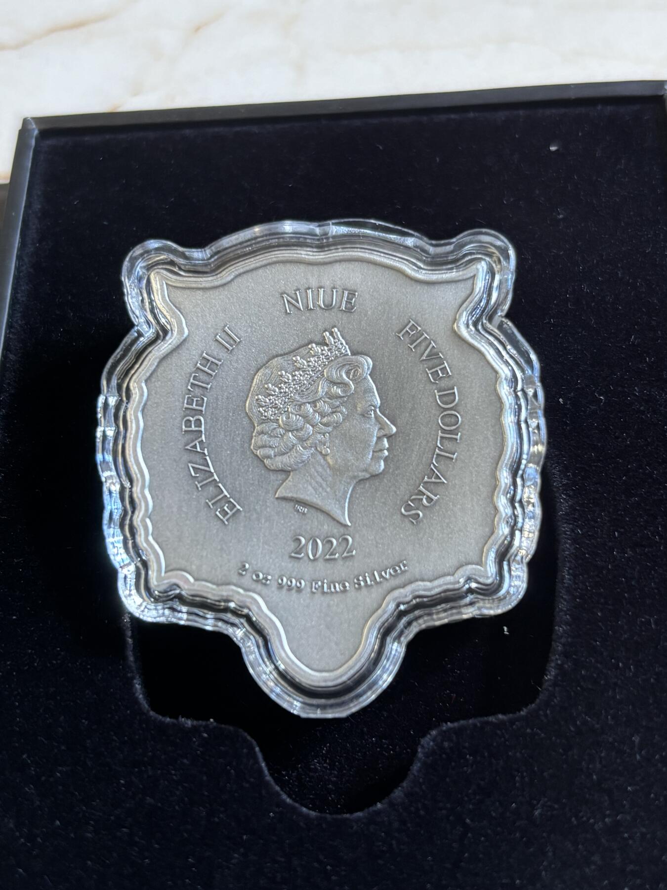 第181期拍卖 纽埃2022年凶猛的老虎2盎司异形仿古纪念银币，999银，发行2000枚