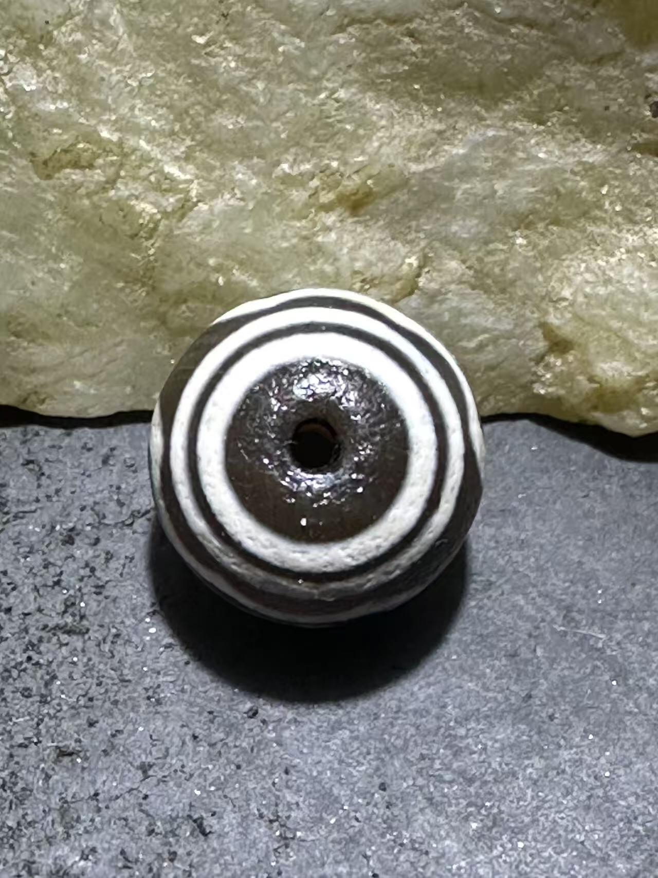 仅此一颗，精品藏传灰色大鹏天珠一颗，，