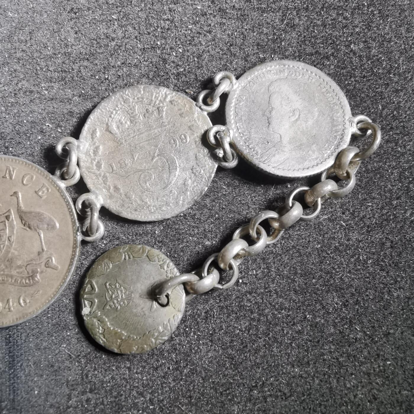 沼泽如烟--第901场 手链一条多枚银币银链焊接