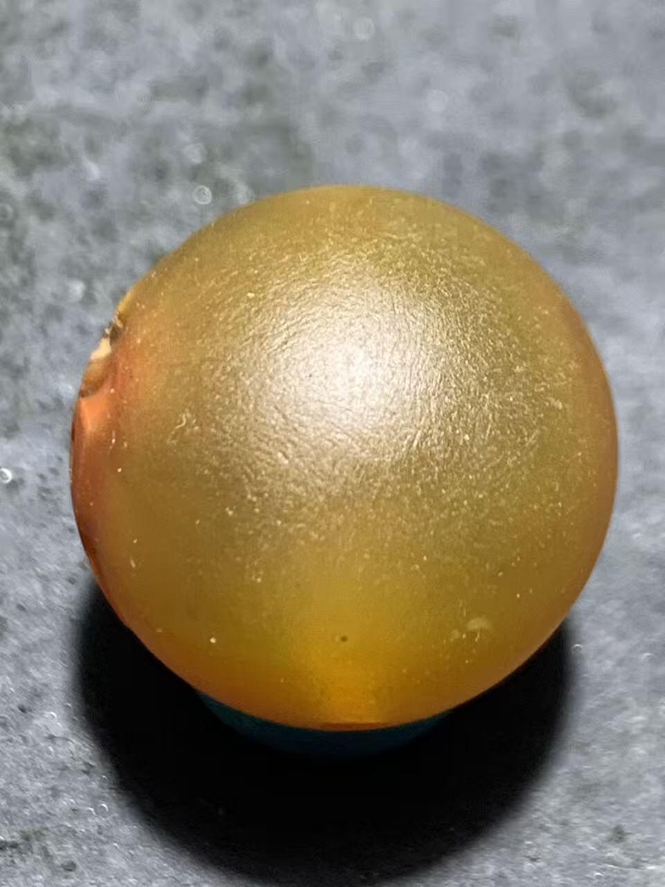 精美哑光冻料原皮战国红玛瑙手工雕刻佛字圆珠一颗！