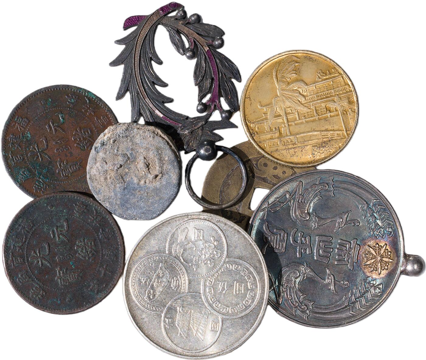 中新泰星2025年秋拍 徽章 纪念章及金银器专场 中外纪念章八枚一组