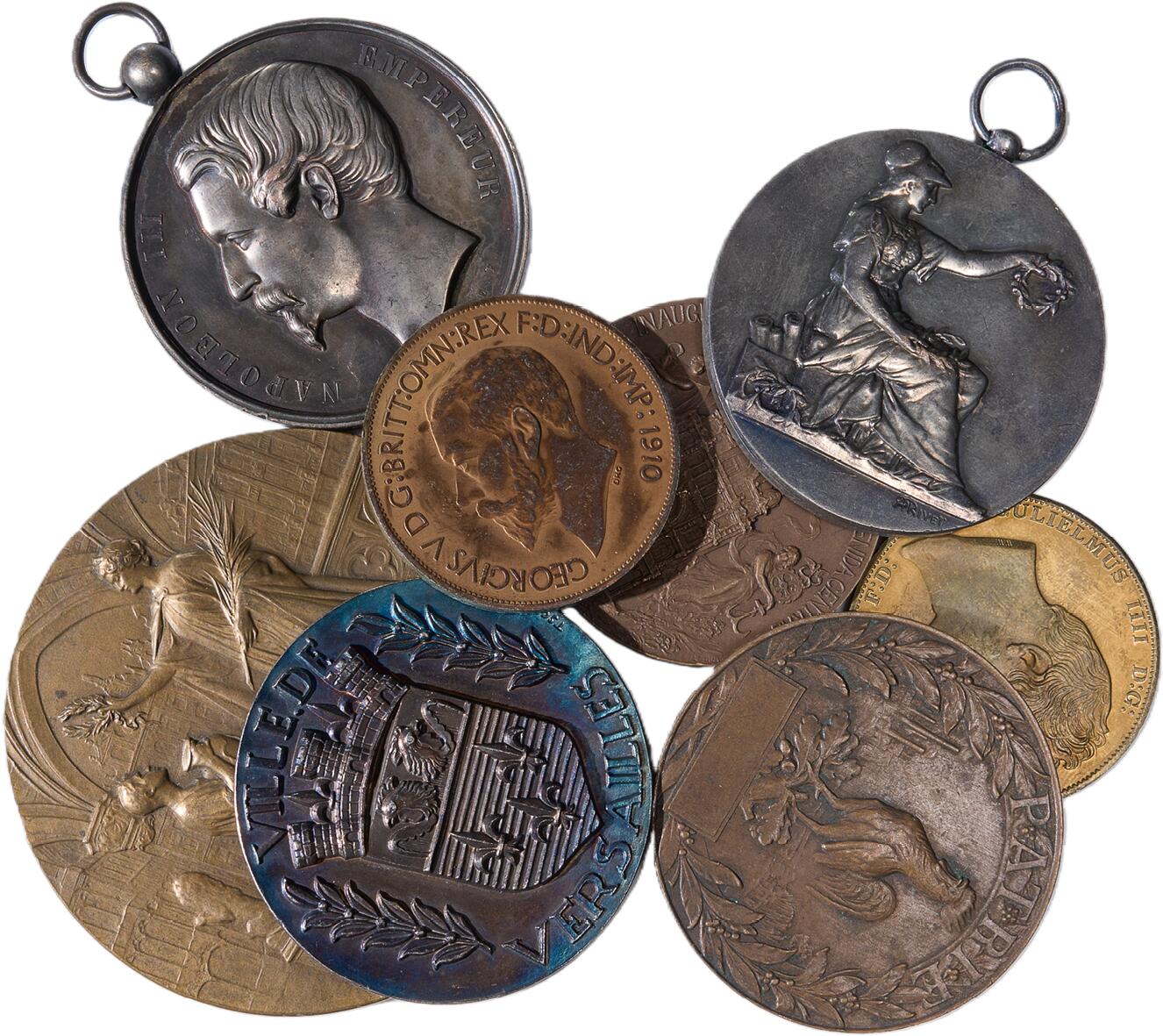 中新泰星2025年秋拍 徽章 纪念章及金银器专场 外国币型章八枚一组