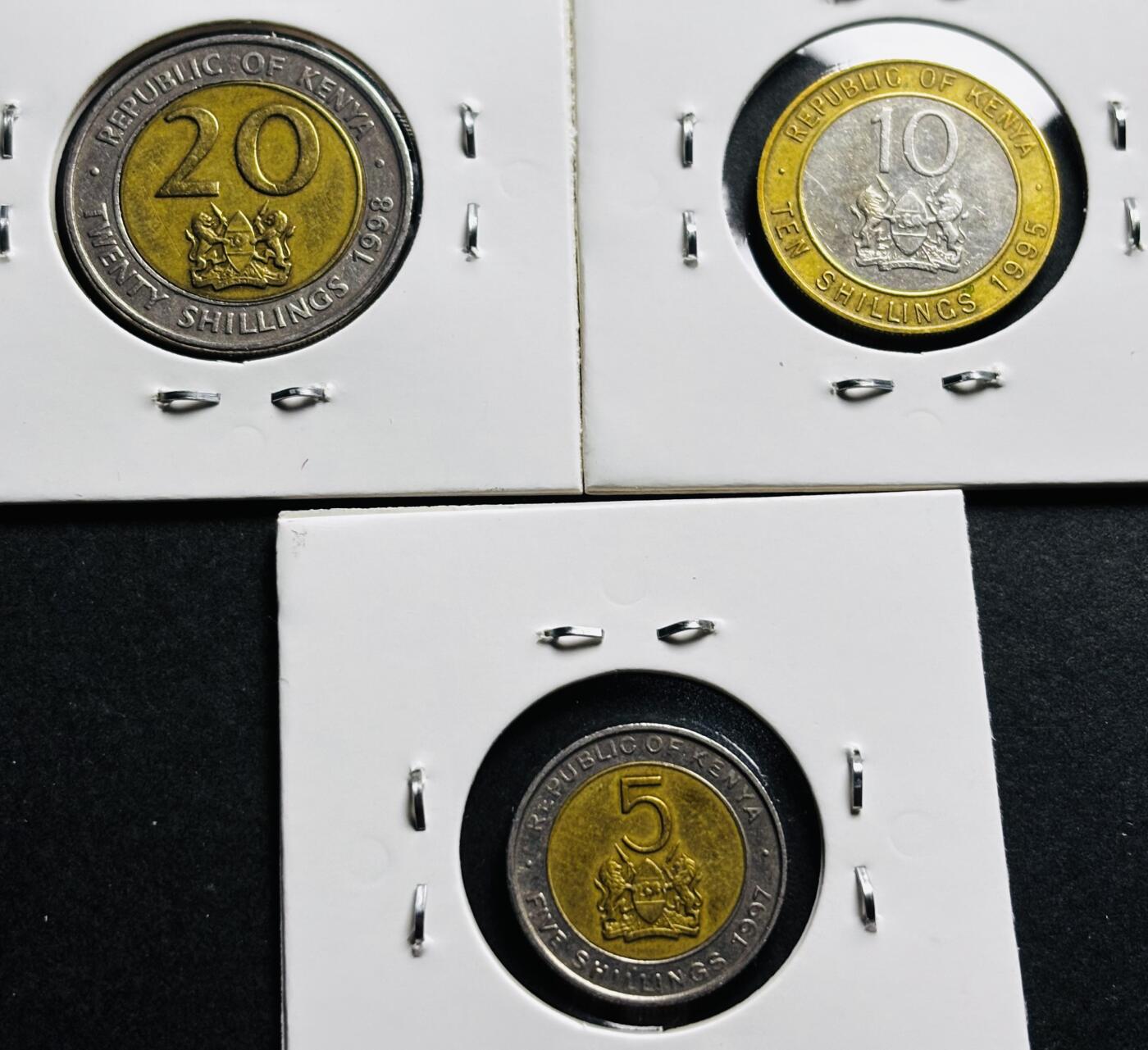 文馨钱币收藏第 281 场，【 长期接收代拍品】银元，银币，套币，纸币专场（本场截拍后休息三天，19 号发货） 肯尼亚 1997-5 先令，1995-10 先令，1998-20 先令双色纪念币 3 枚套