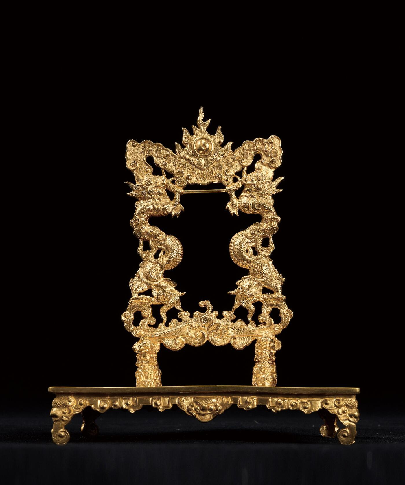 中新泰星2025年秋拍 徽章 纪念章及金银器专场 清代法国驻上海总领事“那齐”获金质牌坊一件