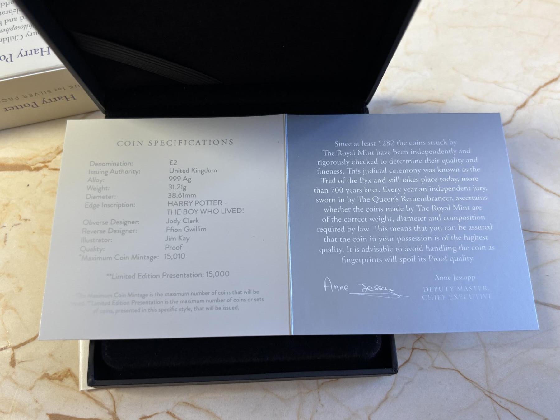 第181期拍卖 4枚套NGC-PF70英国2022年发行哈利波特25周年1哈利波特与魔法石1盎司精制银币2英镑，999银，发行量1万5千枚，盒证全。霍格沃兹特快列车精制1盎司纪念银币2英镑盒证全，999银，发行15000枚。首期NGC-PF70ULTRA CAMEO邓布利多教授1盎司精制银币2英镑，999银，，发行5000枚。霍格沃兹魔法学院1盎司纪念银币，999银，发行5000枚，评级盒有个碎口