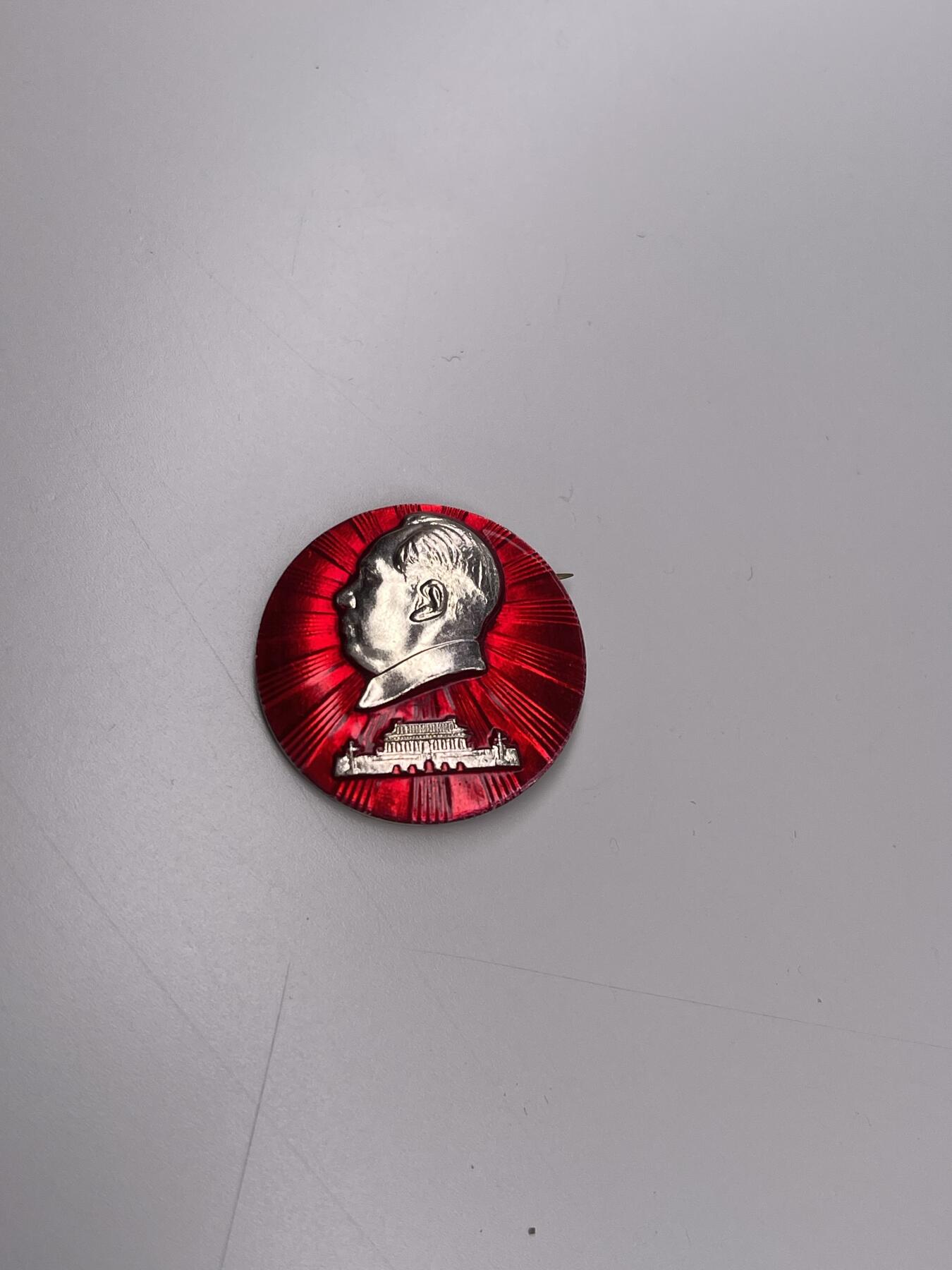 新时代收藏徽章红藏拍卖(第二十八场)  徽章纸品证书杂项 好品广州毛主席万岁像章