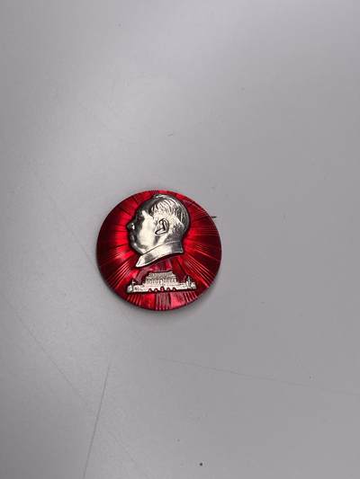 新时代收藏徽章红藏拍卖(第二十八场)  徽章纸品证书杂项 - 好品广州毛主席万岁像章